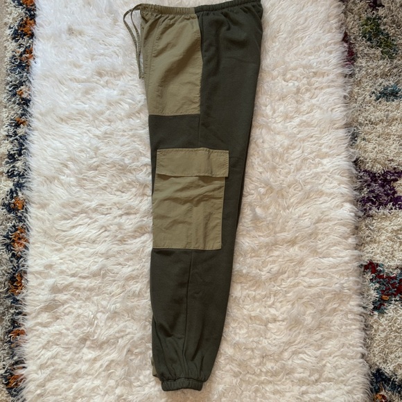 Forever 21 Colorblock Drawstring Cargo Joggers, Size XS - Picture 8 of 14